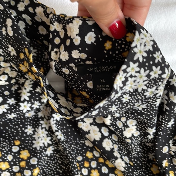 Ann Taylor Floral Blouse - Picture 2 of 3